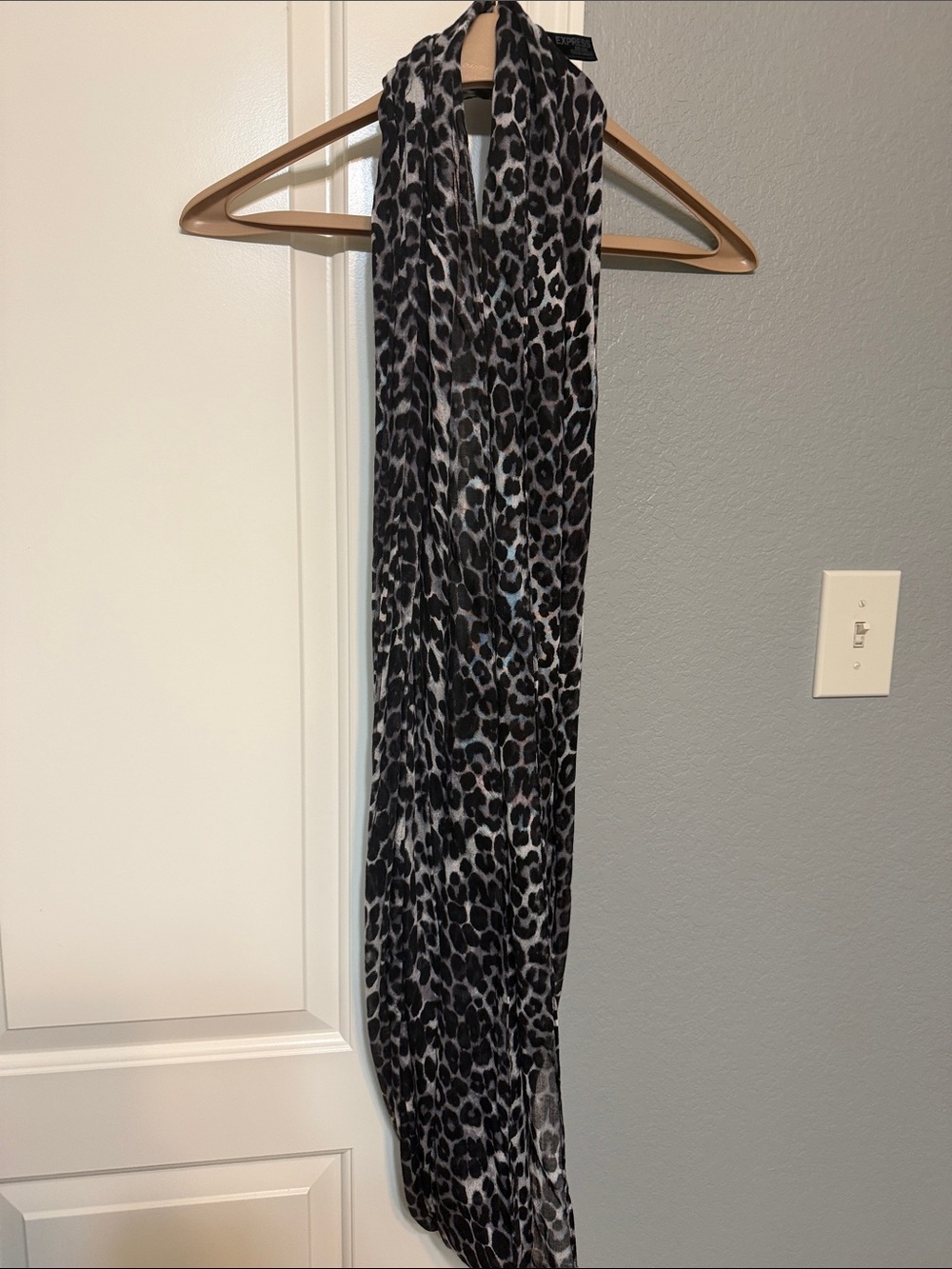 Express Leopard Print Scarf - Black & Gray